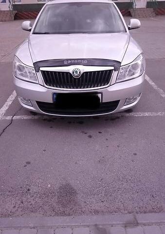 Серый Шкода Октавия, объемом двигателя 1.6 л и пробегом 180 тыс. км за 7800 $, фото 1 на Automoto.ua