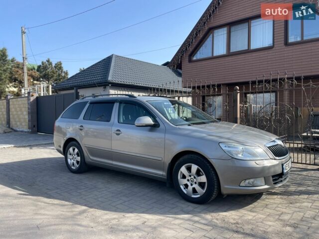 Сірий Шкода Октавія, об'ємом двигуна 1.6 л та пробігом 243 тис. км за 8000 $, фото 1 на Automoto.ua