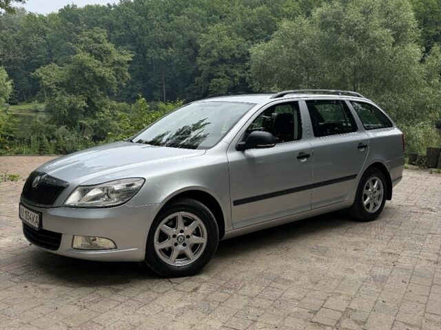 Серый Шкода Октавия, объемом двигателя 1.2 л и пробегом 235 тыс. км за 5624 $, фото 1 на Automoto.ua