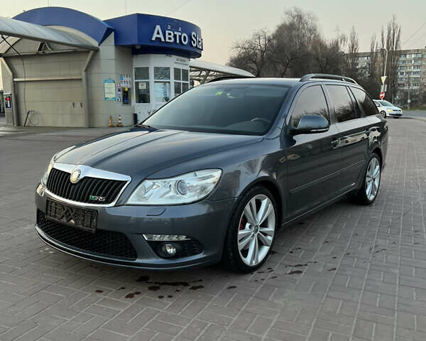Серый Шкода Октавия, объемом двигателя 2 л и пробегом 206 тыс. км за 9600 $, фото 1 на Automoto.ua