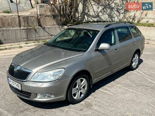 Серый Шкода Октавия, объемом двигателя 1.6 л и пробегом 261 тыс. км за 6000 $, фото 1 на Automoto.ua