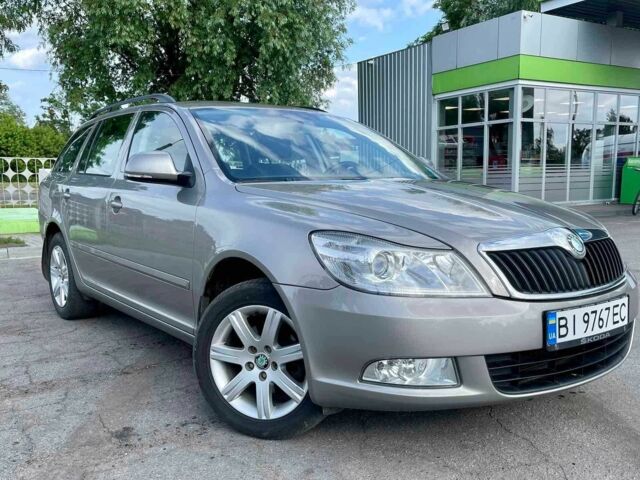 Сірий Шкода Октавія, об'ємом двигуна 1.6 л та пробігом 235 тис. км за 7140 $, фото 1 на Automoto.ua