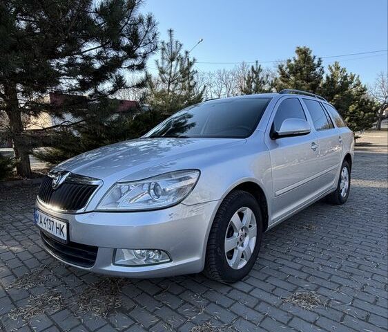 Серый Шкода Октавия, объемом двигателя 1.6 л и пробегом 371 тыс. км за 6300 $, фото 1 на Automoto.ua