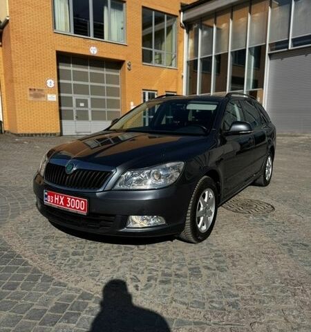 Серый Шкода Октавия, объемом двигателя 1.8 л и пробегом 130 тыс. км за 8250 $, фото 1 на Automoto.ua