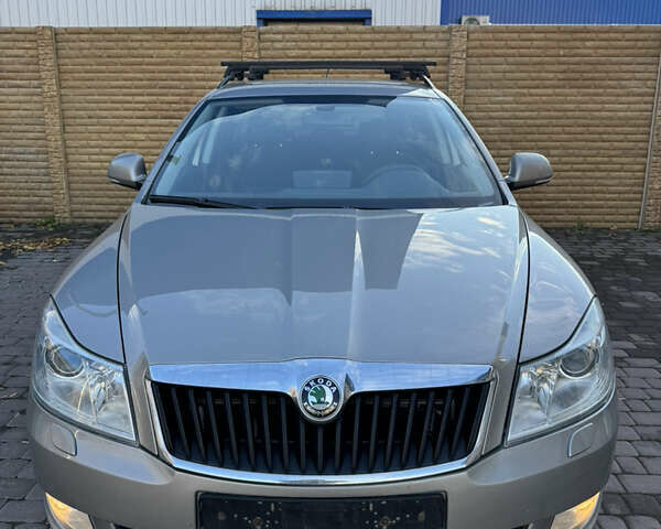 Серый Шкода Октавия, объемом двигателя 1.6 л и пробегом 161 тыс. км за 8800 $, фото 1 на Automoto.ua