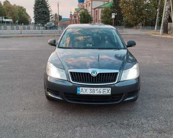 Серый Шкода Октавия, объемом двигателя 1.6 л и пробегом 307 тыс. км за 7500 $, фото 1 на Automoto.ua