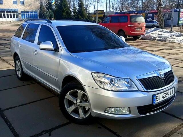Серый Шкода Октавия, объемом двигателя 1.6 л и пробегом 230 тыс. км за 7800 $, фото 1 на Automoto.ua