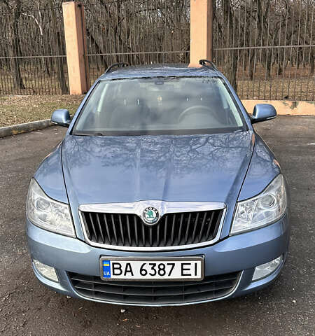Серый Шкода Октавия, объемом двигателя 1.6 л и пробегом 213 тыс. км за 8490 $, фото 1 на Automoto.ua