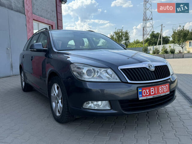 Серый Шкода Октавия, объемом двигателя 1.6 л и пробегом 228 тыс. км за 8250 $, фото 1 на Automoto.ua