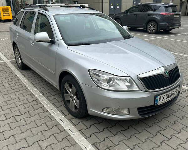 Шкода Октавія 2011 у Харкові на Automoto.ua Сірий Шкода Октавія, об'ємом двигуна 1.6 л та пробігом 232 тис. км за 7500 $, фото 1 на Automoto.ua