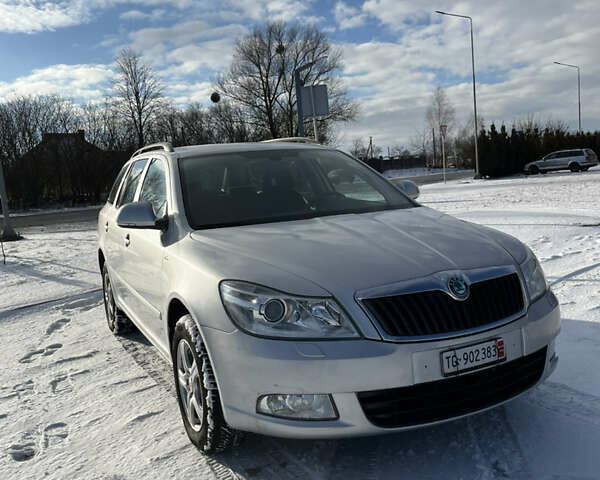 Сірий Шкода Октавія, об'ємом двигуна 1.8 л та пробігом 200 тис. км за 7200 $, фото 1 на Automoto.ua