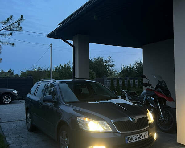 Сірий Шкода Октавія, об'ємом двигуна 1.6 л та пробігом 310 тис. км за 7600 $, фото 1 на Automoto.ua