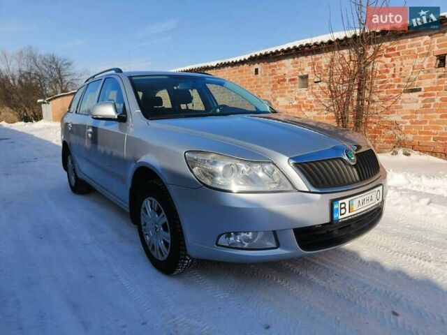 Серый Шкода Октавия, объемом двигателя 1.8 л и пробегом 205 тыс. км за 7800 $, фото 1 на Automoto.ua
