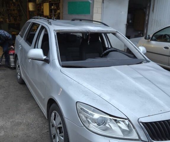 Серый Шкода Октавия, объемом двигателя 1.6 л и пробегом 261 тыс. км за 3500 $, фото 1 на Automoto.ua