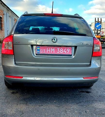 Сірий Шкода Октавія, об'ємом двигуна 1.8 л та пробігом 240 тис. км за 8500 $, фото 1 на Automoto.ua
