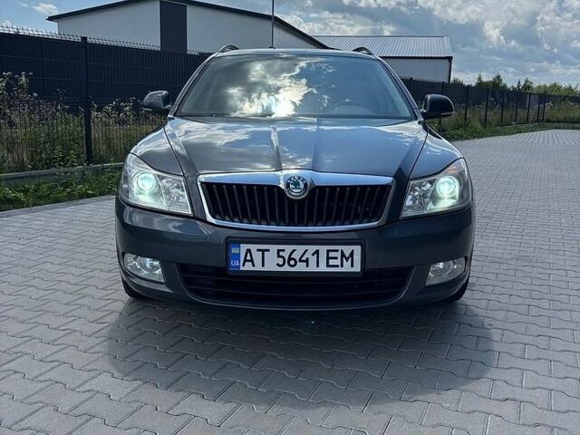 Серый Шкода Октавия, объемом двигателя 1.6 л и пробегом 249 тыс. км за 8200 $, фото 1 на Automoto.ua