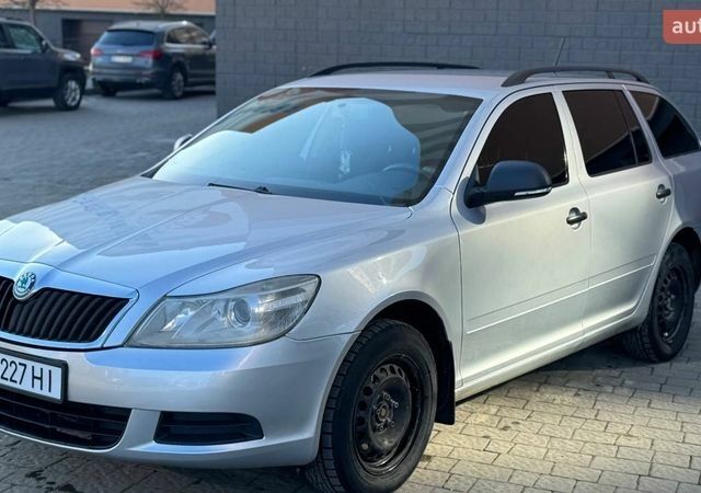 Серый Шкода Октавия, объемом двигателя 1.6 л и пробегом 261 тыс. км за 6450 $, фото 1 на Automoto.ua