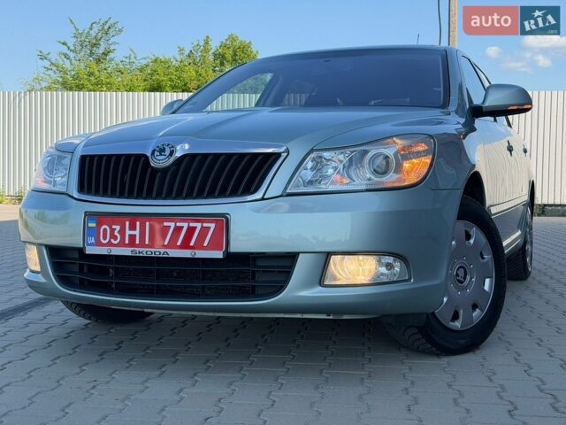 Серый Шкода Октавия, объемом двигателя 1.6 л и пробегом 237 тыс. км за 7850 $, фото 1 на Automoto.ua
