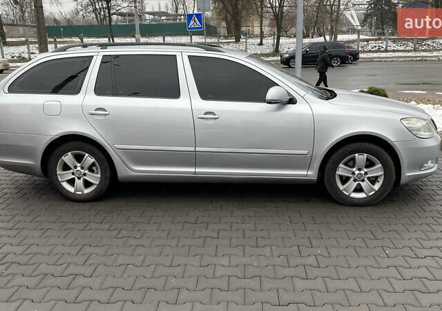 Сірий Шкода Октавія, об'ємом двигуна 1.6 л та пробігом 209 тис. км за 8000 $, фото 1 на Automoto.ua