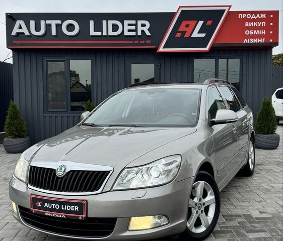 Серый Шкода Октавия, объемом двигателя 1.8 л и пробегом 240 тыс. км за 7900 $, фото 1 на Automoto.ua