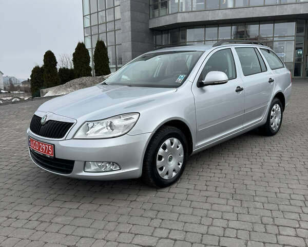 Серый Шкода Октавия, объемом двигателя 1.6 л и пробегом 238 тыс. км за 7777 $, фото 1 на Automoto.ua