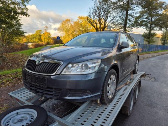 Серый Шкода Октавия, объемом двигателя 1 л и пробегом 225 тыс. км за 6600 $, фото 1 на Automoto.ua