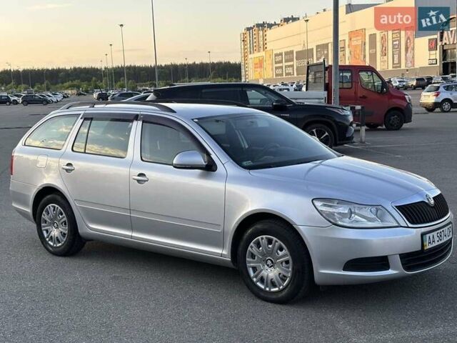 Серый Шкода Октавия, объемом двигателя 1.6 л и пробегом 238 тыс. км за 7900 $, фото 1 на Automoto.ua