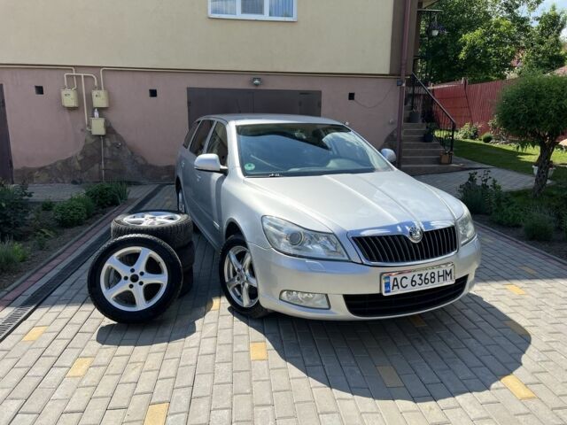 Серый Шкода Октавия, объемом двигателя 1.6 л и пробегом 387 тыс. км за 6800 $, фото 1 на Automoto.ua