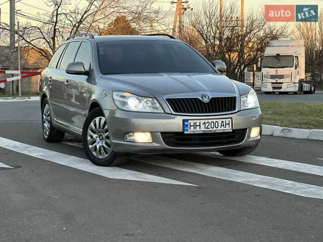 Сірий Шкода Октавія, об'ємом двигуна 1.39 л та пробігом 267 тис. км за 7400 $, фото 1 на Automoto.ua