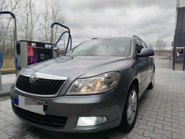 Серый Шкода Октавия, объемом двигателя 1 л и пробегом 334 тыс. км за 7200 $, фото 1 на Automoto.ua