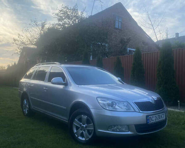 Шкода Октавия 2012 в Яворове на Automoto.ua Серый Шкода Октавия, объемом двигателя 1.6 л и пробегом 254 тыс. км за 8400 $, фото 1 на Automoto.ua