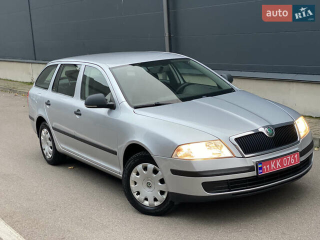 Серый Шкода Октавия, объемом двигателя 1.6 л и пробегом 184 тыс. км за 6999 $, фото 1 на Automoto.ua