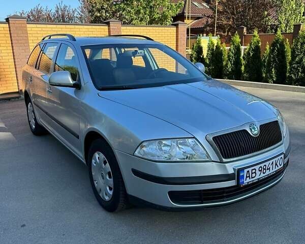 Сірий Шкода Октавія, об'ємом двигуна 1.6 л та пробігом 241 тис. км за 8242 $, фото 1 на Automoto.ua