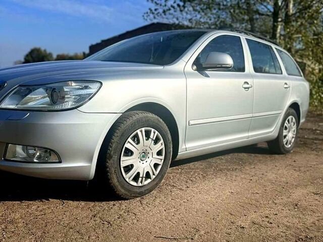 Сірий Шкода Октавія, об'ємом двигуна 1.6 л та пробігом 250 тис. км за 7999 $, фото 1 на Automoto.ua