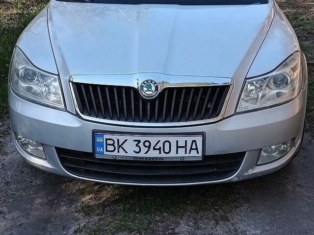 Сірий Шкода Октавія, об'ємом двигуна 1.6 л та пробігом 318 тис. км за 7200 $, фото 1 на Automoto.ua