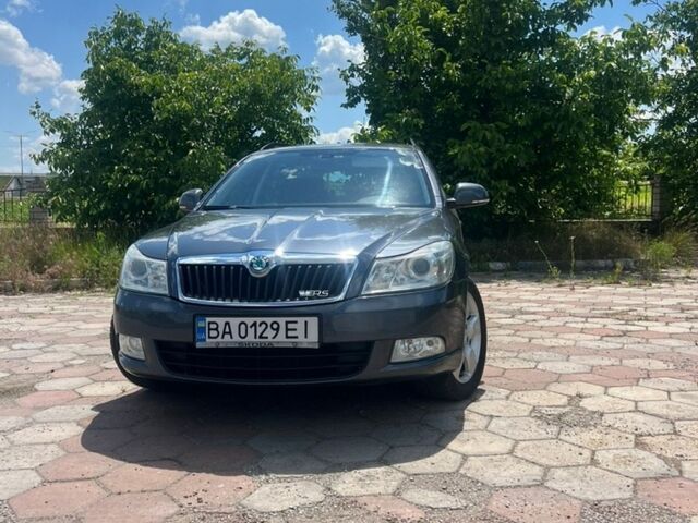 Сірий Шкода Октавія, об'ємом двигуна 1.8 л та пробігом 228 тис. км за 8000 $, фото 1 на Automoto.ua