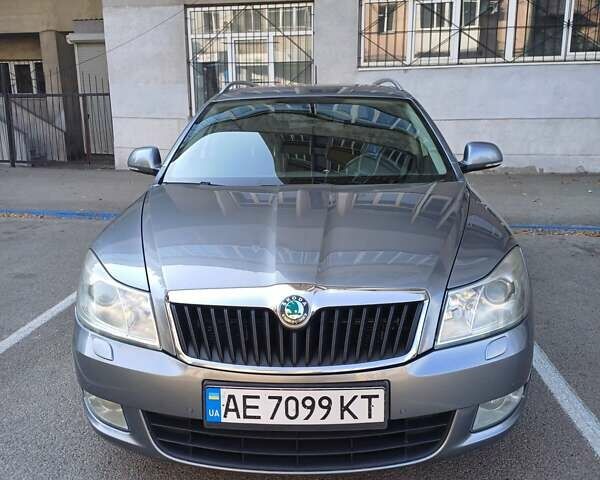 Серый Шкода Октавия, объемом двигателя 1.6 л и пробегом 349 тыс. км за 9000 $, фото 1 на Automoto.ua