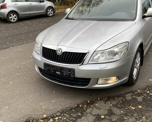 Серый Шкода Октавия, объемом двигателя 1.6 л и пробегом 230 тыс. км за 8500 $, фото 1 на Automoto.ua