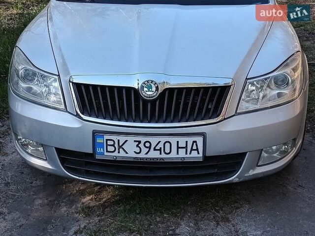 Серый Шкода Октавия, объемом двигателя 1.6 л и пробегом 318 тыс. км за 7500 $, фото 1 на Automoto.ua