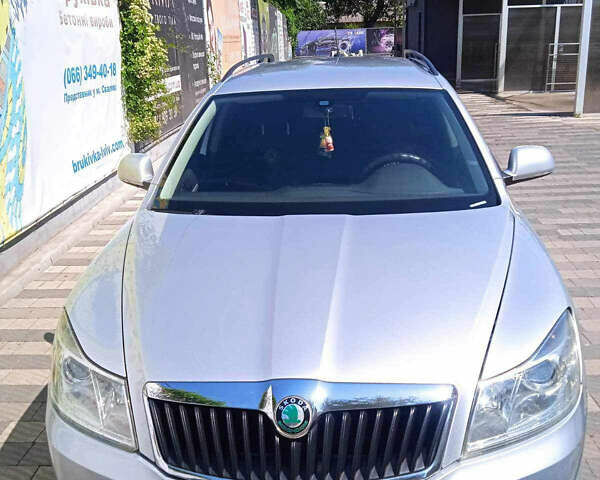 Сірий Шкода Октавія, об'ємом двигуна 1.6 л та пробігом 296 тис. км за 8100 $, фото 1 на Automoto.ua