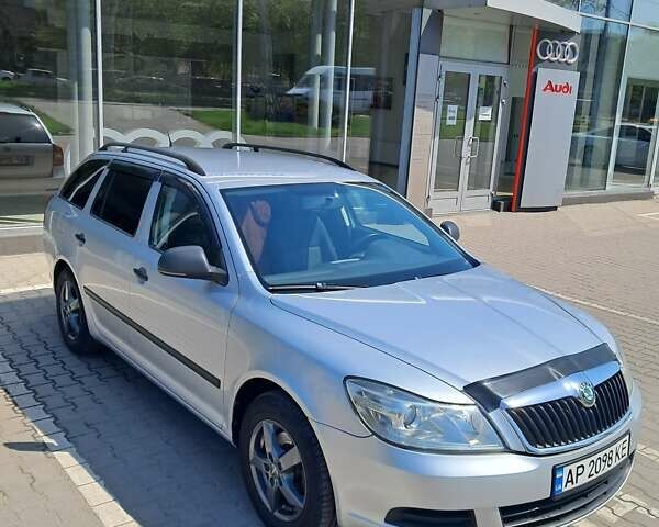 Серый Шкода Октавия, объемом двигателя 1.6 л и пробегом 267 тыс. км за 8200 $, фото 1 на Automoto.ua