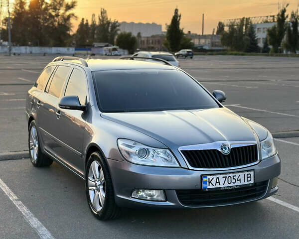 Серый Шкода Октавия, объемом двигателя 1.6 л и пробегом 347 тыс. км за 7100 $, фото 1 на Automoto.ua