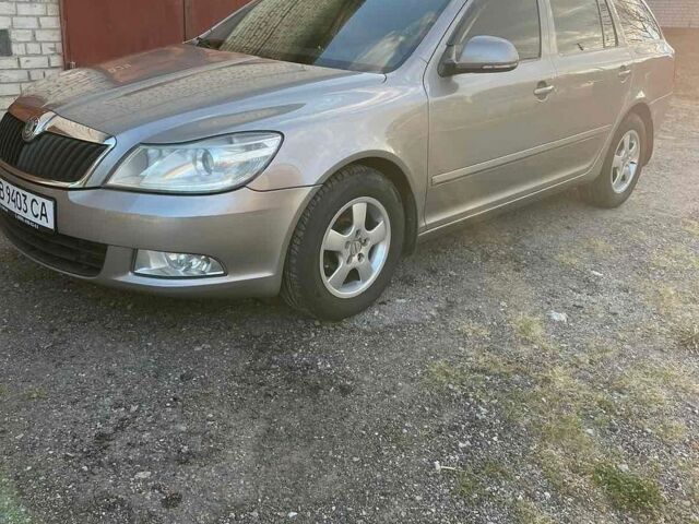 Сірий Шкода Октавія, об'ємом двигуна 1.6 л та пробігом 300 тис. км за 7300 $, фото 1 на Automoto.ua