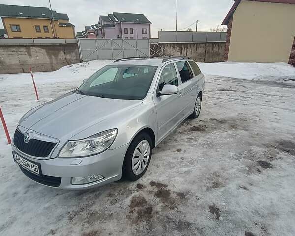 Серый Шкода Октавия, объемом двигателя 1.6 л и пробегом 212 тыс. км за 9499 $, фото 1 на Automoto.ua