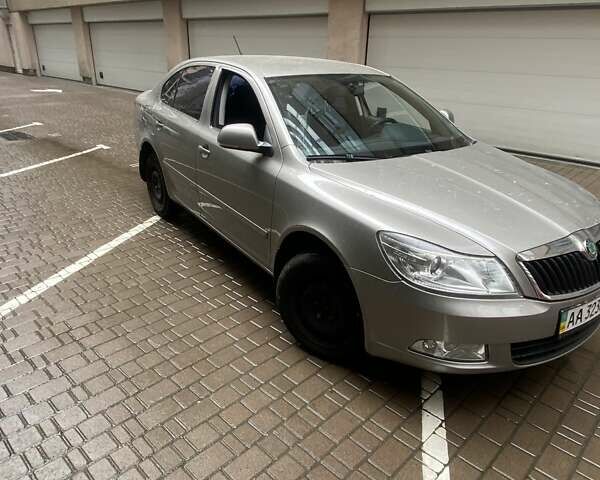 Серый Шкода Октавия, объемом двигателя 1.8 л и пробегом 115 тыс. км за 9000 $, фото 1 на Automoto.ua