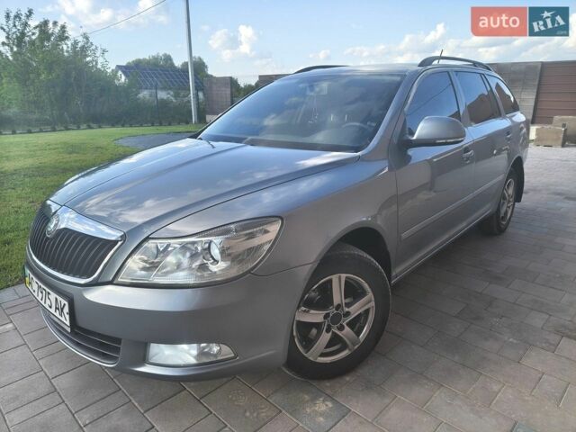 Серый Шкода Октавия, объемом двигателя 1.6 л и пробегом 330 тыс. км за 8000 $, фото 1 на Automoto.ua