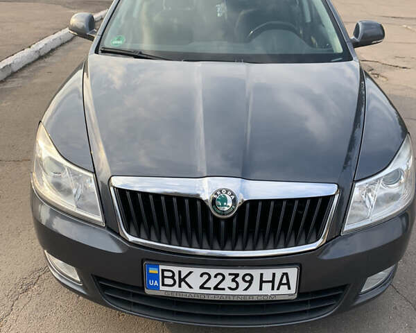 Серый Шкода Октавия, объемом двигателя 1.6 л и пробегом 217 тыс. км за 8500 $, фото 1 на Automoto.ua