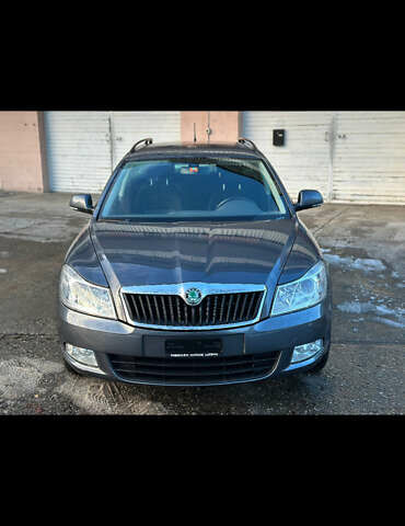 Серый Шкода Октавия, объемом двигателя 1.6 л и пробегом 180 тыс. км за 10000 $, фото 1 на Automoto.ua