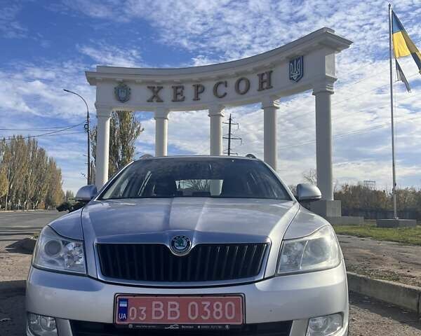 Серый Шкода Октавия, объемом двигателя 1.6 л и пробегом 252 тыс. км за 8950 $, фото 1 на Automoto.ua