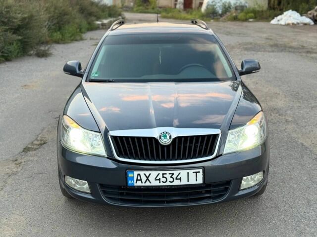 Серый Шкода Октавия, объемом двигателя 1.6 л и пробегом 216 тыс. км за 7900 $, фото 1 на Automoto.ua